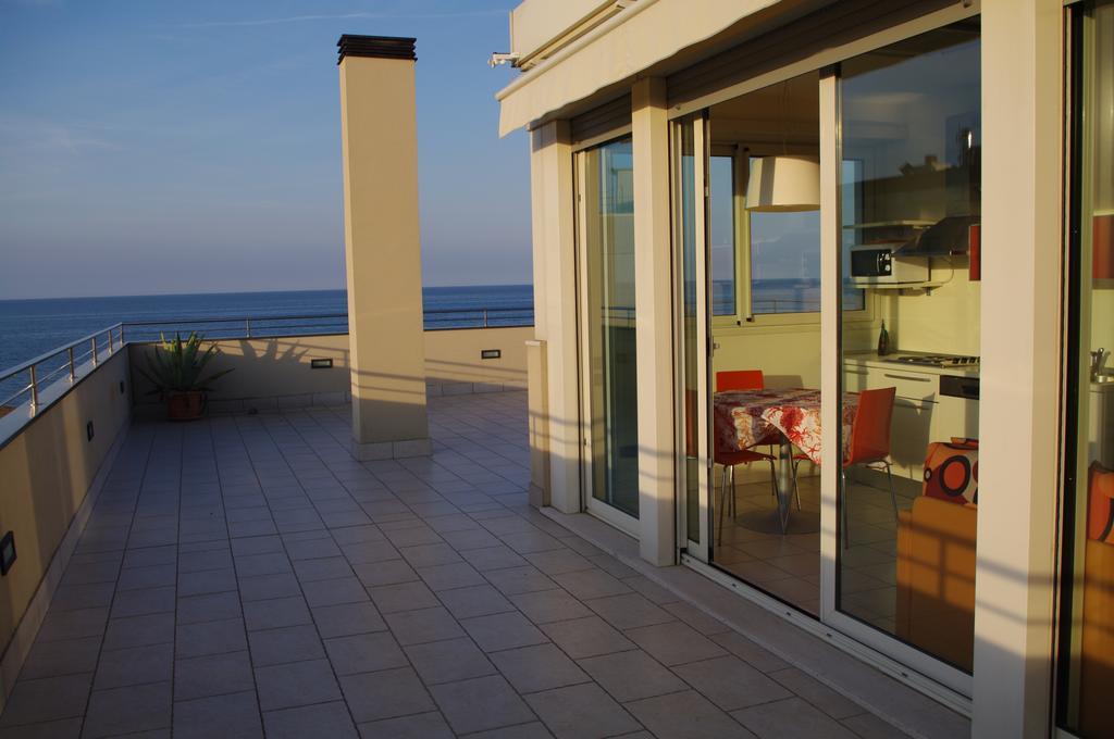 Hotel Avana Fronte Mare Ριτσόνε Εξωτερικό φωτογραφία